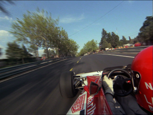 Fine in-board billeder fra 1973 - for enden af langsiden dør motoren!
(Foto: Duke-video)